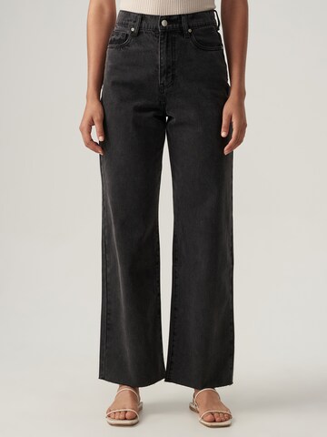 The Fated Wide leg Jeans 'SAIL ' in Black: front