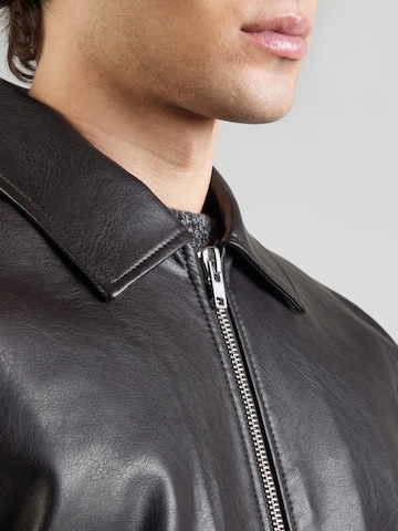 Abercrombie & Fitch Демисезонная куртка в Черный