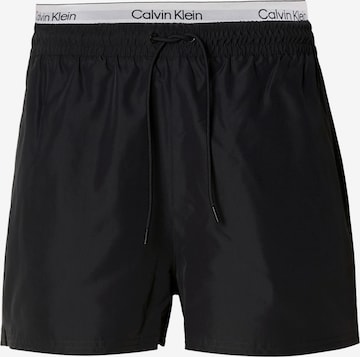 Calvin Klein Swimwear Plavecké šortky – černá: přední strana