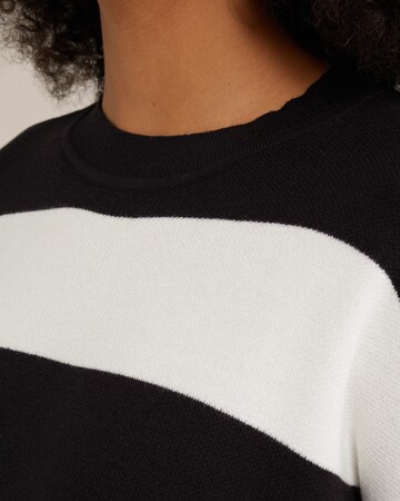 WE Fashion Sweater in Black