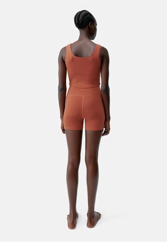 Born Living Yoga Sports top 'Sayani' in Orange