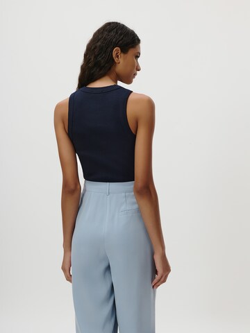 Top 'Dilara' di LeGer by Lena Gercke in blu: dietro