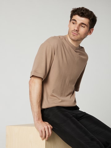 ABOUT YOU x Kevin Trapp T-shirt 'Chris' i beige: framsida