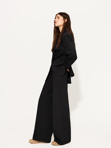 Bershka Loose fit Trousers in Black