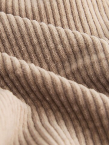 Next Set in Beige
