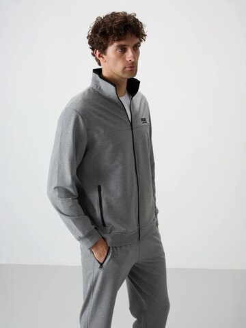 Tommy Life Sweatsuit in Grey