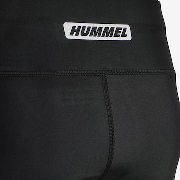 Hummel Slimfit Sportshorts 'Tola' in Schwarz