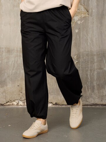 ze-ze Loosefit Hose 'Ester 021'‌‌‌‌‌ in Schwarz: Vorderseite