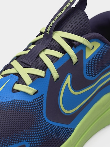 Chaussure de sport 'COSMIC' NIKE en gris