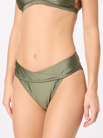 Slip costum de baie de la Cotton On Body pe verde: față