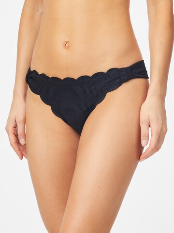 Slip costum de baie 'Scallop' de la Hunkemöller pe negru: față