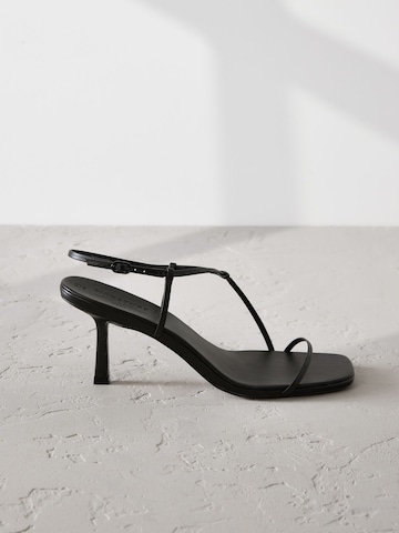 Next Sandalen met riem 'Signature Premium' in Zwart