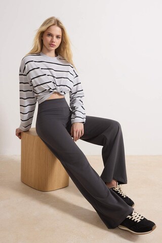 Trendyol - regular Pantalón en gris