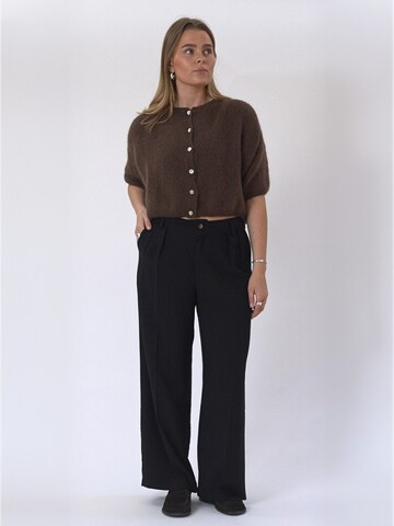 regular Pantaloni ' Isolde ' di TEESHOPPEN in nero: frontale