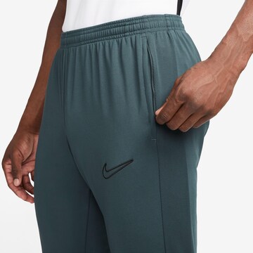 Slimfit Pantaloni sportivi 'Academy 23' di NIKE in verde