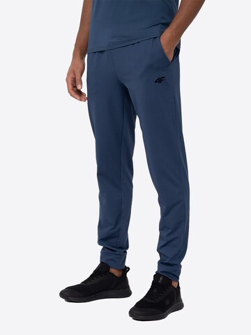 4F Tapered Workout Pants in Blue: front