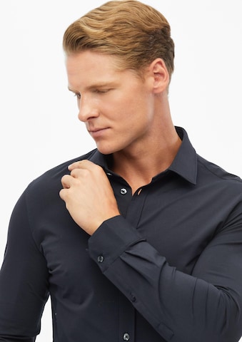 s.Oliver Regular Fit Hemd in Blau: Seite