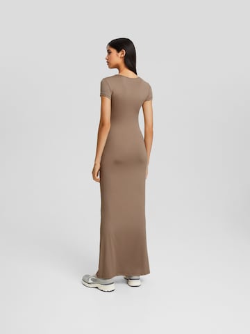 Bershka Sukienka w kolorze brązowy