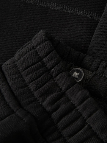 NAME IT - Tapered Pantalón en negro
