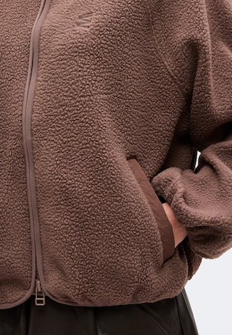 Veste en polaire 'BLANCA' Embassy of Bricks and Logs en marron