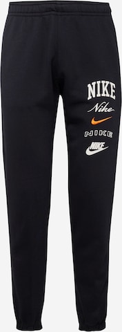 Tapered Pantaloni 'CLUB' de la Nike Sportswear pe negru: față