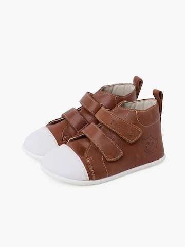 Pisamonas - Botas en marrón