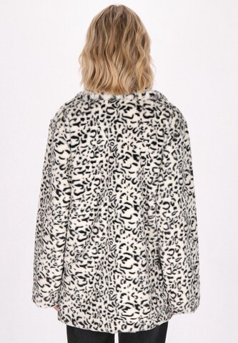 MYMO Between-seasons coat in White