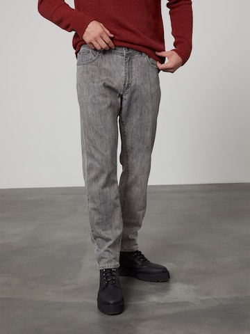 DAN FOX APPAREL Regular Jeans 'Edgar' in Grijs: voorkant