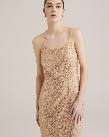 WE Fashion Společenské šaty – zlatá