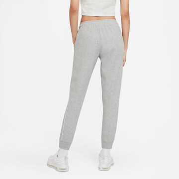 Nike Sportswear Tapered Bukser i grå