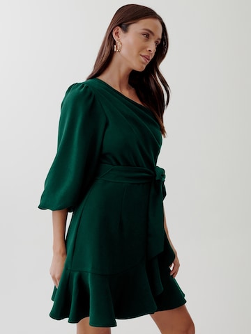 Tussah Sukienka 'PHOEBE' w kolorze zielony: tył