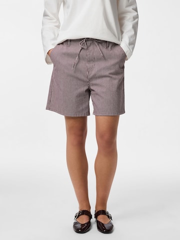 PIECES Regular Shorts 'PCBillo' in Grau: Vorderseite