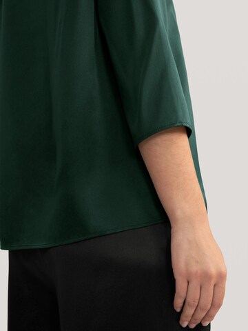 Lilysilk Blouse '3/4 Ärmel Seidenbluse mit Boot-Hals' in Groen