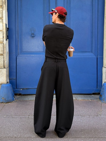 Barrel Pantalon à pince Bershka en noir