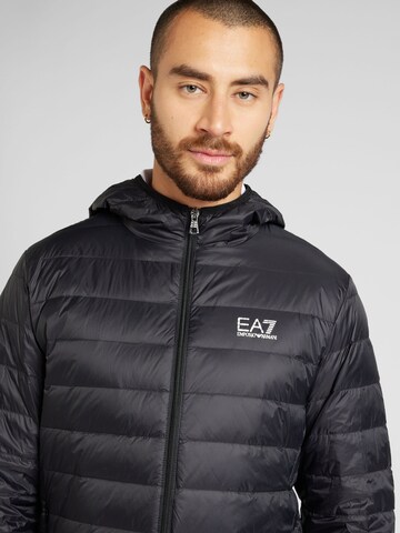 Giacca invernale di EA7 Emporio Armani in nero