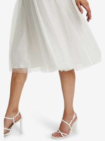 Vera Mont Skirt in White