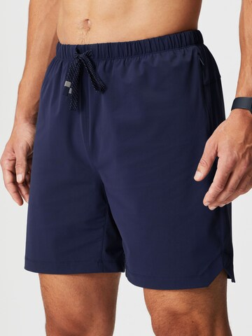 Fabletics Regular Shorts 'The One' in Blau: Vorderseite