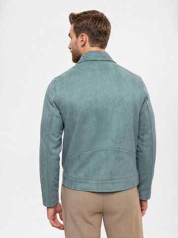 Antioch Between-season jacket in Green