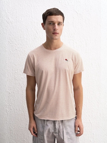 Giesto Shirt in Red: front