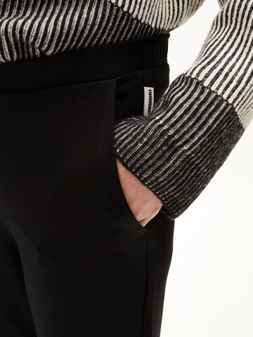 ARMEDANGELS Flared Broek 'GAEAA' in Zwart