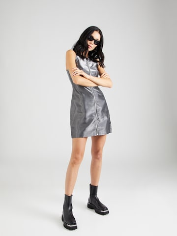 Calvin Klein Jeans Kleid in Grau