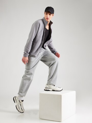 4F - Chaqueta polar funcional en gris