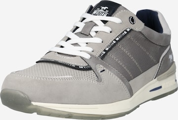 MUSTANG Sneakers laag in Grijs: voorkant