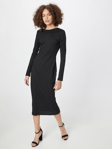 Rochie de la River Island pe negru: față