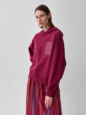 TATUUM Sweatshirt 'Kalina 1' i röd: framsida