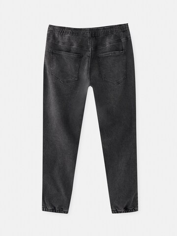 Pull&Bear Tapered Jeans in Zwart