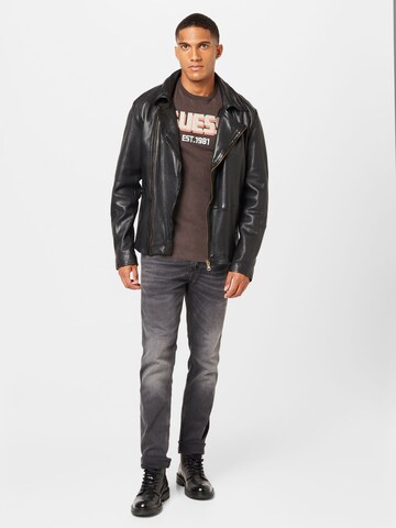 GUESS T-Shirt in Grau