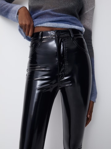 Pull&Bear Skinny Spodnie w kolorze czarny