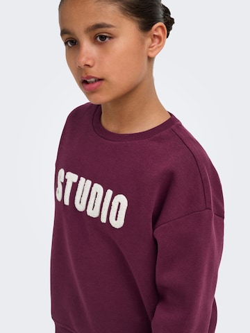 ONLY Sweatshirt 'Sweat' in Red