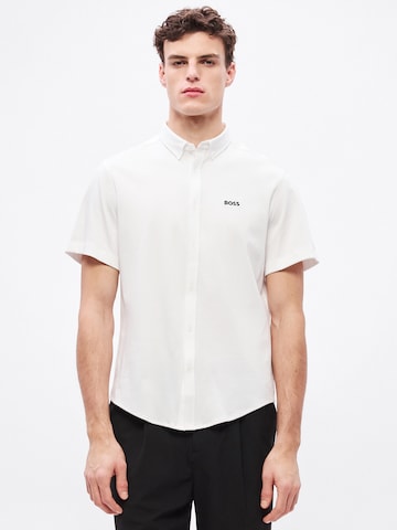 Coupe regular Chemise 'Motion' BOSS en blanc : devant
